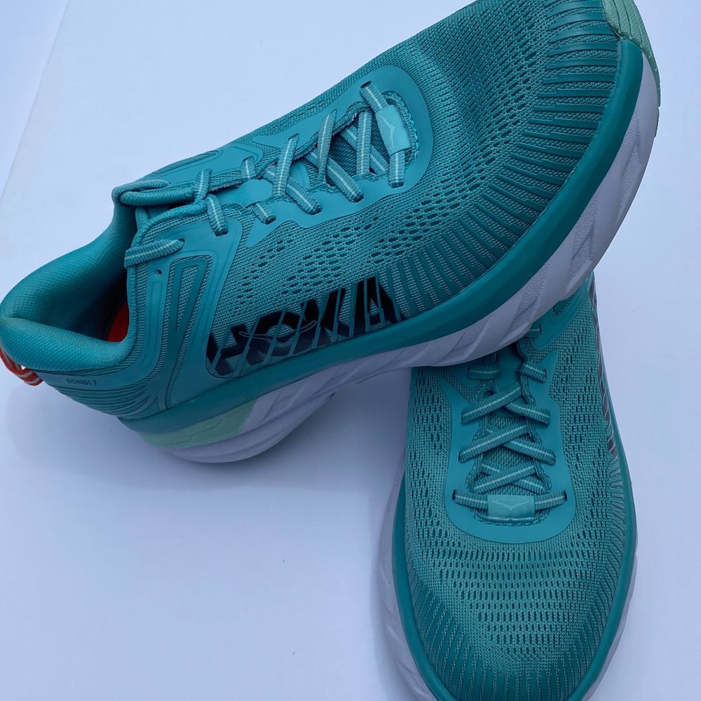 HOKA ONE ONE Womens Bondi 7 Running Shoes